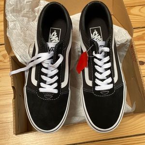 Brand new Vans - Ward Style. 8 - M width